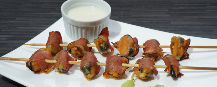 Brochettes de moules au lard